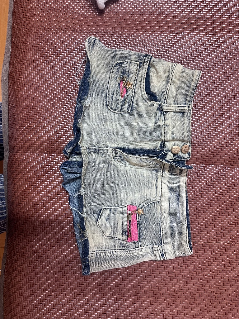 Quần short jean bé gái, phong cách