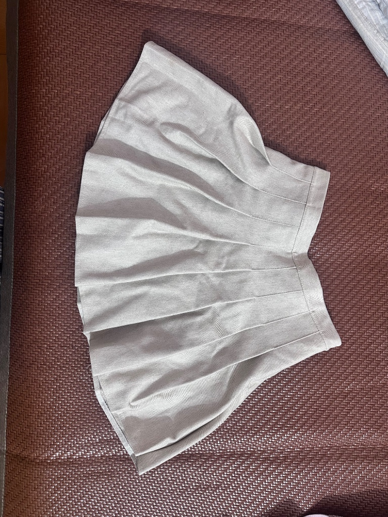 Thanh lý chân váy chữ A xếp ly màu be