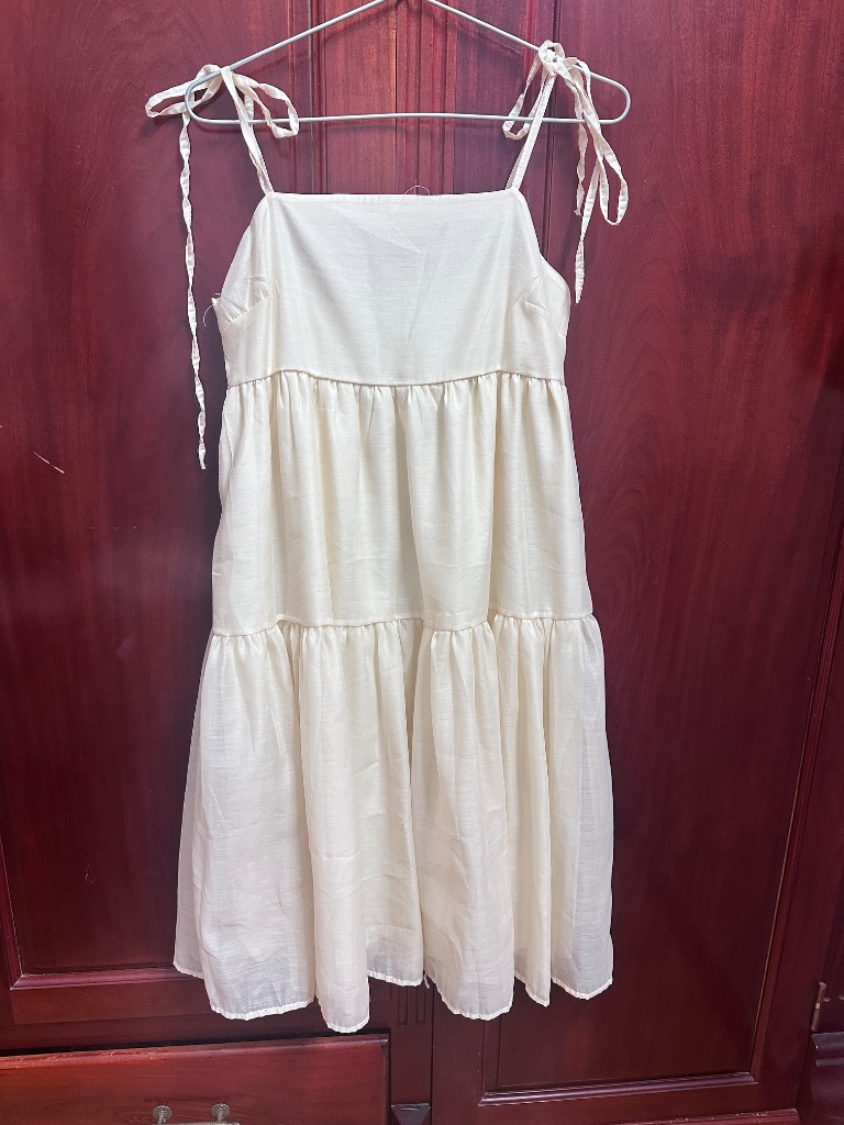 Váy babydoll trắng kem xinh xắn